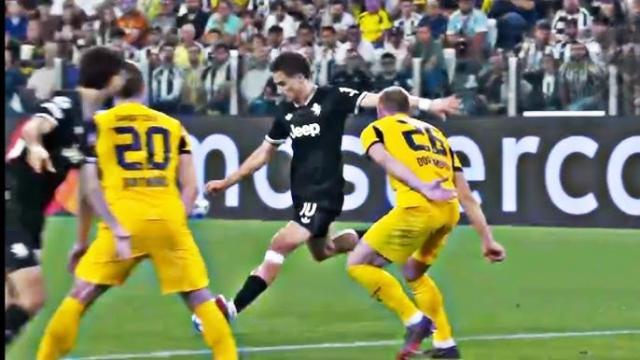 送上祝贺, 近角也丢掉, 凯利做动作 送上祝贺, 近角也丢掉, 凯利做动作