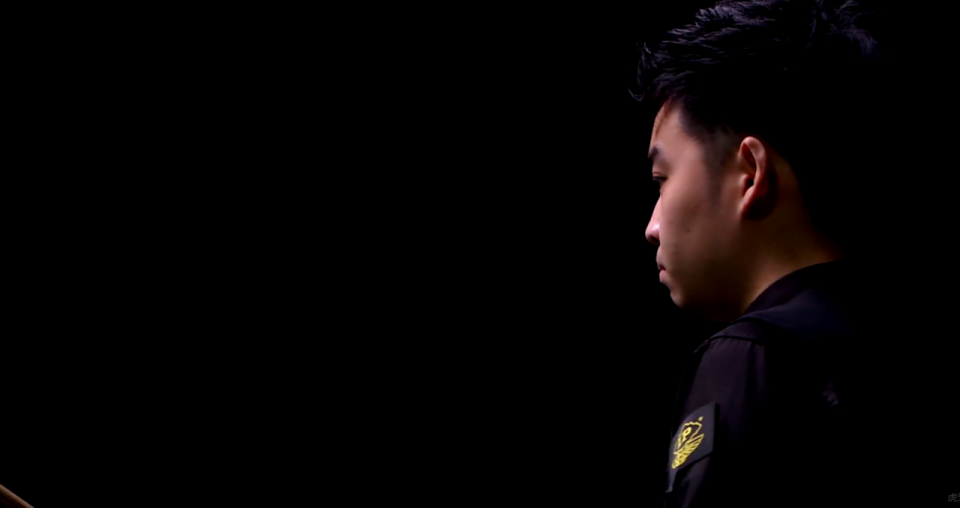 利索夫斯基, 周跃龙胜格, 首局